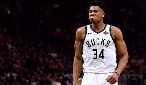 Find giannis antetokounmpo stats, rankings, fantasy points, projections, and player rating with how tall is giannis antetokounmpo? Die Show Geht Weiter Giannis Antetokounmpo Verlangert Vertrag Bei Den Milwaukee Bucks