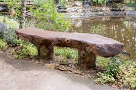 Banc De Pierre Dans Le Jardin A Cote De La Route Banc En Beton Ciment Banc Banque D Images Et Photos Libres De Droits Image 56346446