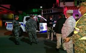 Desde que se inició el toque de queda decretado por el poder ejecutivo, las fuerzas encargadas de mantener el orden público han apresado a 8,406 ciudadanos, pero hasta el momento a ninguno de los detenidos se le ha aplicado el régimen de consecuencias que consiste en el pago de uno a cinco salarios mínimos de multa. Poder Ejecutivo Dispone Horario Toque De Queda Sea Sectorizado Y Por 20 Dias