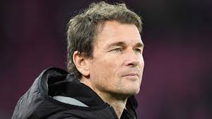 Former arsenal and germany keeper jens lehmann has been sacked from his role on hertha berlin's board after sending a whatsapp message to pundit dennis aogo calling him a quota black guy. Hertha Bsc Lehmann Fordert Mehr Dankbarkeit Fur Investor Windhorst