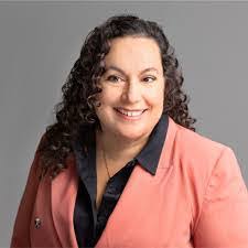 Melinda Dow's Instagram, Twitter & Facebook