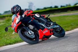 El corazón palpitante de la aprilia rs 50 es un moderno y tecnológico monocilíndrico de 2 tiempos con refrigeración líquida: Aprilia Rinnova Completamente Le Piccole Supersportive Nascono Aprilia Rs4 125 E 50cc Gruppo Piaggio