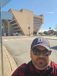 When Detroit is not dirty enough to film Robocop they go to Dallas. I got  to see this iconic building in person last week.