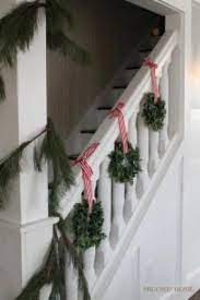 9 Alternatives To Traditional Christmas Garland On The Stairs Christmas Stairs Decorations Christmas Staircase Christmas Banister