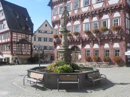 Neben öffnungszeiten, adresse und telefonnummer, bieten wir auch eine route zum geschäft und erleichtern euch so den weg zur nächsten filiale. 2 Marktbrunnen