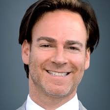 👀🚨BREAKING David Zaslav is reportedly leaning to make co-CEO of DC  Studios Peter Safran the new head of Warner Bros, replacing Michael De Luca  and Pam Abdy. Simultaneously, there are rumors Zaslav