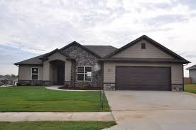 5608 Abercorn Dr Columbia Mo 65203 Brown House Exterior Exterior House Paint Color Combinations House Paint Exterior