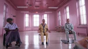 Glass connects the worlds of unbreakable and split, but creator m. Glass M Night Shyamalans Finaler Twist Kommt Ins Free Tv