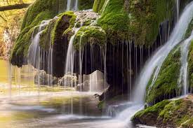 Ei vor sa strabata fiecare judet in parte, in minim 30 de zile. Locuri De Vizitat In Romania 35 De Obiective Turistice Pe Care SÄƒ Le Vezi NeapÄƒrat Libertatea Waterfall Romania Cascade
