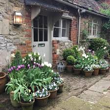 I Think April Is Probably My Favourite Month Everything Is So Beautiful I Keep I Think April Small Cottage Garden Ideas Cottage Garden Design Cottage Garden