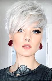 Korte kapsels die er qua lengte tussenin zitten. 510 Ideeen Over Korte Kapsels In 2021 Kapsels Korte Kapsels Kort Haar Kapsels