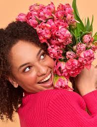 Vic Flowers's Instagram, Twitter & Facebook