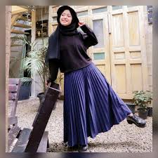 Berikut perpaduan warna yang cocok dengan warna dusty pink agar pernampilan terlihat lebih muda dan segar. Rok Biru Navy Cocok Dengan Baju Warna Apa