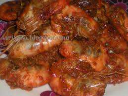 Memancing udang galah, joran diseret kebawah perahu. Udang Galah Goreng Bercili Alam Sari Di Tanah Jauhar