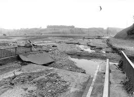 Gestern ließ extremer starkregen die alb über die ufer treten. Das Hochwasser Von 1975