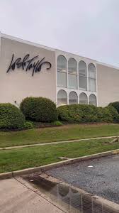 Robert Dyer @ Bethesda Row: Chevy Chase Pavilion Victimized By Collapse Of  Friendship Heights Retail (Video+Photos)