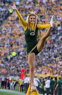 File:Green Bay Packers Cheerleader (11012893544).jpg - Wikimedia Commons