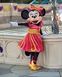 画像に含まれている可能性があるもの 1人以上 立ってる 複数の人 子供 靴 屋外 東京ディズニーリゾート ディズニースケッチ ディズニーランド