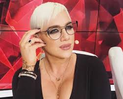 Az ötödik hónapban lévő gabi és párja az otthonában látta vendégül a story. Meg Is Szuletett Toth Gabi Gyermeke Propeller