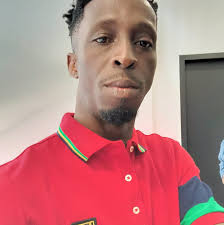 Joyeux anniversaire à Cristiano Ronaldo qui fête aujourd'hui ses 35 ans 🎂  1 🇪🇺 Euro 5 🇪🇺 Ligue des Champions 2 🇪🇺 Supercoupe 4 🌍 CDM des clubs  3 🏴󠁧󠁢󠁥󠁮󠁧󠁿 Premier League