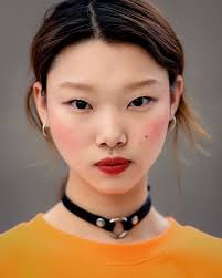 Eva Kim——19—-Korean——“stop squirming”