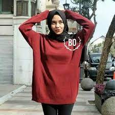 Jual baju kaos lengan panjang wanita polos murah harga kaos polos lengan panjang dari kaos polos andalas bahan cotton combed 20s sama seperti pada kaos polos lengan pendek kaos polos lengan panjang ini dibuat dengan jahitan rantai pada bagian bahu standar distro dilengkapi rib pada. Rajut Boxy Merah Maroon Wanita Sweater Rajut Atasan Wanita Sweater Korea Baju Rajut Tebal Shopee Indonesia