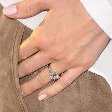 Celebrity Weddings And Engagements Celebrity Wedding Rings Celebrity Engagement Rings Engagement Ring Shapes
