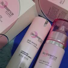 Seperti tanaka tree bark extract, camellia extract, arbutin dan white plus complex dan untuk kulit tampak cerah. Bio Essence Tanaka Bio White Advanced Whitening Serum Review Female Daily