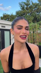 Gloves Choice for Gilded Glamour Wedding