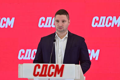 Јон Фрчкоски постави отворени прашања за владиниот договор за хотелски услуги, AI generated