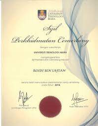 Calon memiliki sijil penuh bagi sijil pelajaran malaysia (spm) untuk melayakkan lantikan ke perkhidmatan awam termasuk kepujian dalam sarjana muda pendidikan pengajaran bahasa inggeris sebagai bahasa kedua ijazah. Fakulti Komunikasi Pengajian Media
