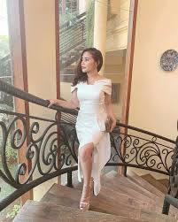 Pembangunan rumah berlantai empat di daerah tangerang, banten tersebut kini hamp. Bangun Rumah Mewah Dari Penghasilan Sendiri Prilly Latuconsina Merasa Seperti Mimpi