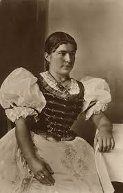 Szegediner Bauernmadchen In Festtracht Ungarn Postkarte Ca 1900 Mit Bildern Ungarn Madchen Ethno