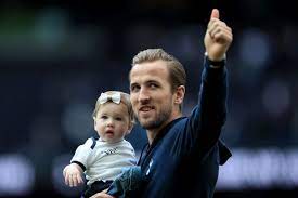 Tottenham hotspur forward harry kane and his wife katie have confirmed they are expecting a baby boy. Harry Kane And Wife Kate Celebrate Birth Of Baby Boy Cartilage Free Captain