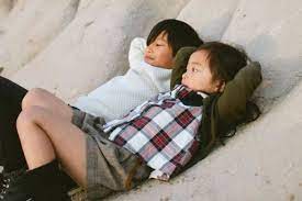 Uang bisa dicari apabila hilang. 15 Kata Kata Bijak Persaudaraan Kakak Adik Yang Abadi