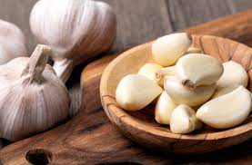 Khasiat bawang putih merupakan satu dari sekian banyak bahan herbal yang amat populer dikalangan masyarakat selain merupakan bahan yang digunakan sebagai bumbu masakan oleh masyarakat didunia ini. Senarai Lengkap Khasiat Bawang Putih Untuk Wanita Dan Lelaki