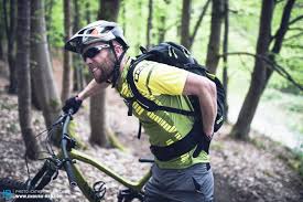 Ruckenschmerzen Beim Mountainbiken Verhindern Enduro Mountainbike Magazine