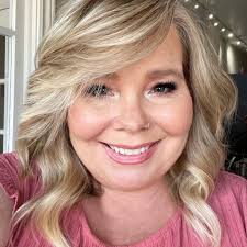 Darlene Schacht's Instagram, Twitter & Facebook