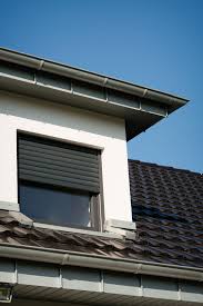 Aufsatzrollladen Im Schonen Anthrazit Schutzt Vor Der Sonneneinstrahlung Fenster Anthrazit Architektur Haus