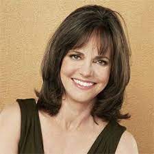 Sally Field America S Sweetheart Sally Field Hairstyles Medium Hair Styles Hair Styles
