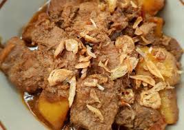 Selanjutnya, tumis 1 siung bawang putih cincang dan 5 butir bawang merah iris kasar hingga layu di atas wajan yang telah dilelehi 1 sendok makan mentega. Resep Bistik Kambing Kita Berbagi Oleh Yeyen Maryani Cookpad