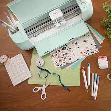 All cricut machines come with everything you need to start cutting already in the box. Cricut Explore Air 2 Schneideplotter Plotten Stoffe De