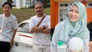 Gaji rm2,500.00 sebulan zaman sekarang ni kecik sangat, kalau orang bujang boleh tahan lagi, tapi kalau dah kahwin siaplah.hehehe :) pengalaman saya, gaji sendiri campur isteri rm8k++ sebulan pun masih menyesakkan nafas pada setiap bulan. Anak Bujangnya Banting Tulang Jadi Aktor Mantan Istri Pasha Ungu Beri Hadiah Mewah Ke Keisha Alvaro Halaman All Tribun Batam