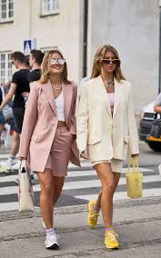 These 2020 fashion trends are still very much happening, and with the last four months of the year, why not liven you can even wear these styles into 2021 and beyond since fashion seems pretty much. Modetrends 2020 Die Grossten Trends Des Jahres Cosmopolitan
