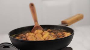 Lihat juga resep semur bola2 daging ayam cincang+telur puyuh+tahu enak lainnya. Close Up Semur Telur Puyuh Stock Footage Video 100 Royalty Free 1057896655 Shutterstock