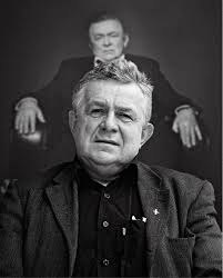 Wojciech kowalczyk (born 14 april 1972) is a polish retired footballer who played as a striker, currently working as a football expert. Wojciech Kowalczyk O Trenerze Januszu Wojciku Wywiad Spoleczenstwo Newsweek Pl