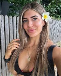 I don't share much of my personal life, or my past life…. But heres a  little insight to a life I once had and how I feel now 👉🏼 swipe I had