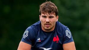 Antoine Dupont : entre repos bien mérité et mystère amoureux