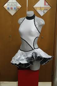 Cerco un ballerino, non necessariamente della mia età ma anche leggermente più grande; Vestiti Caraibici Per Gare