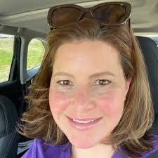 Mandy Crowe's Instagram, Twitter & Facebook